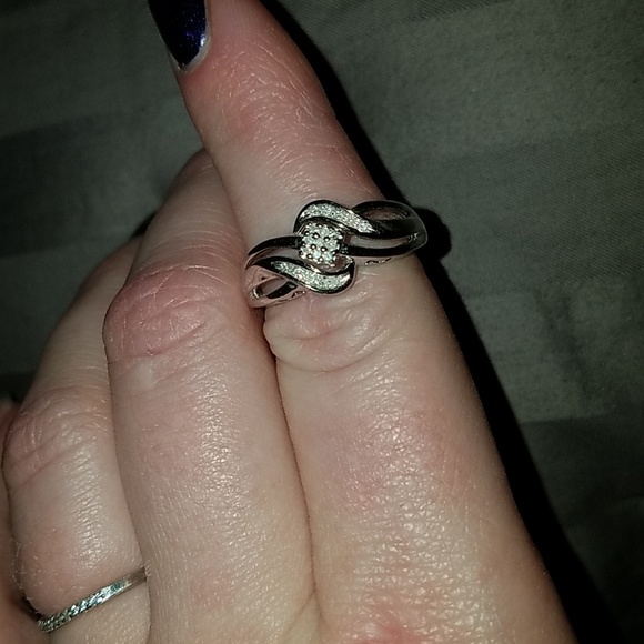 'Mom' ring - Picture 1 of 3